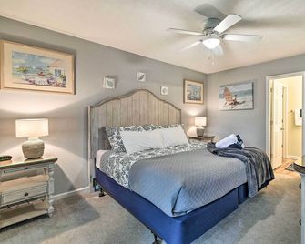 True Blue Golf Resort Condo - 3 Mi to Beach! - Pawleys Island - Bedroom