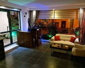 Paperon Butik Otel - Limonlu - Front desk
