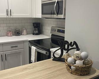 Hideaway blocks from downtown. - Taylorville