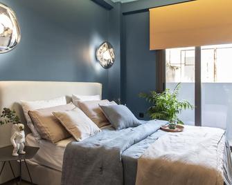 14 Reasons Why - Athens - Bedroom