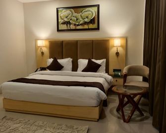 Comfort Inn Braj - Vrindavan - Bedroom