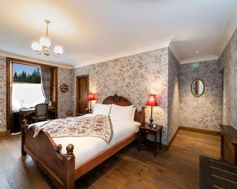 The Rowanberry Suite is named after the Highlands distinctive Rowanberry trees. - Invergarry - Chambre