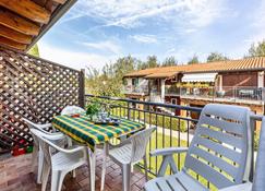 Apartment 'Residence La Corte' with Shared Pool, Balcony and Air Conditioning - Castelnuovo del Garda - Balcony