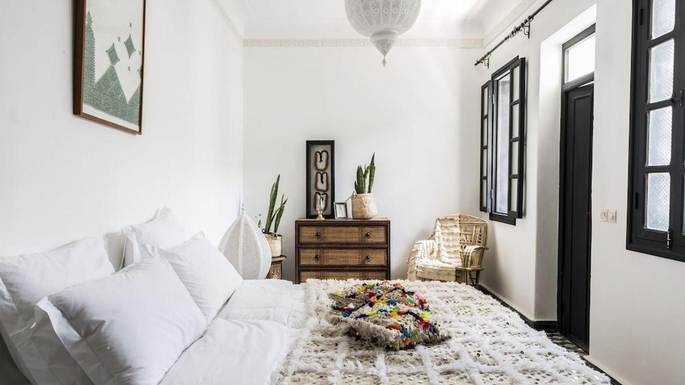 Riad New Moon
