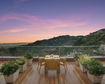 ليمون تري ريزورت، موسوري - موسوري - شرفة