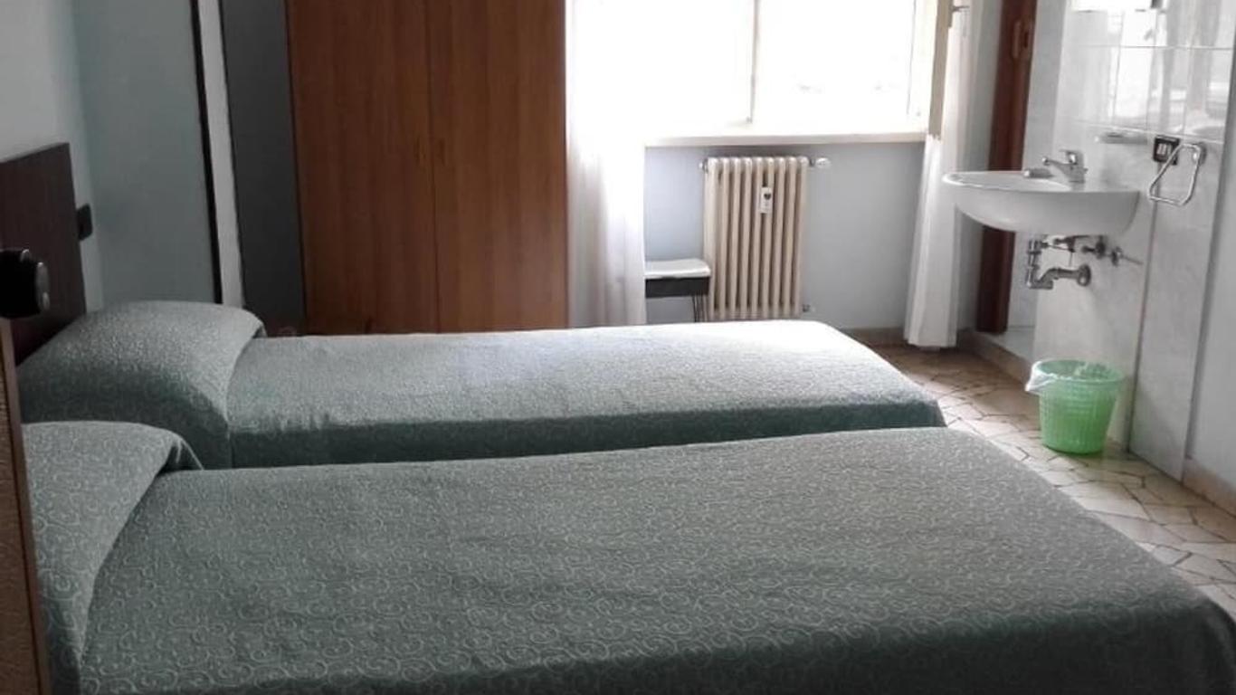 Hotel Mira