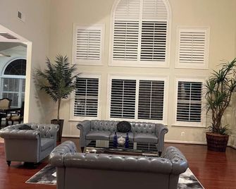 Lux Homes - Fort Washington - Living room