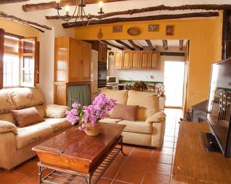 Holiday Home \'Vivienda Fuente Zagrilla II\' with Terrace, Grill & A\/C - Priego de Córdoba - Sala de estar