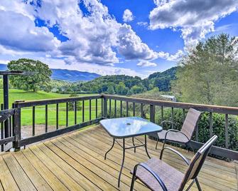 Secluded Mountain City Home with Deck and Views! - Mountain City - Balcony