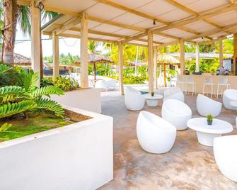 Izalco Hotel & Beach Resort - La Herradura - Patio