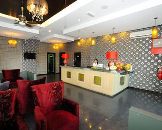 OYO 89908 Hotel Kensington - Sandakan - Recepción