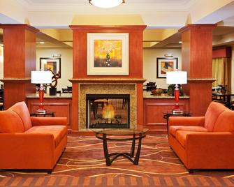 Holiday Inn Express & Suites Chehalis-Centralia - Chehalis - Living room