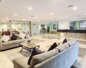 Super 8 by Wyndham Temple I-35 - Temple - Лоббі