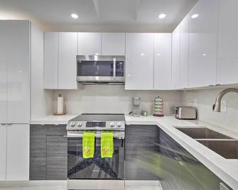 Canal-Front Condo Walk to Downtown Ft Lauderdale! - Fort Lauderdale