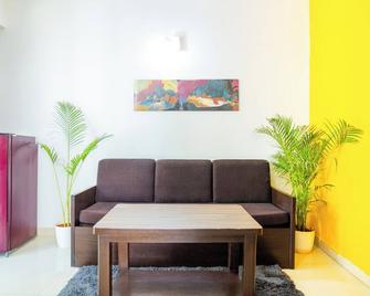 Housr Jenkins Khb Block Koramangala Bangalore - Bengaluru - Living room