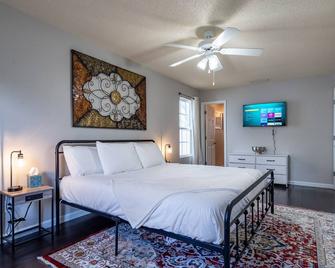 Budget-Friendly 4br Retreat Near Dt Cartersville - Cartersville - Bedroom