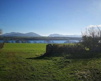'Taid' shepherd's hut - Cwtch@Hafod, Shepherds hut - Caernarfon - Outdoor view