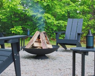Vermont Lake Days Await | Boat, Bike, Unwind - Colchester - Patio