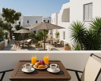 Virginia Studios - Tinos