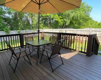 Gorgeous Cozy Residential Home - Clarksville - Balkon