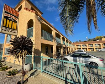 Travelers Inn - Castro Valley - Building
