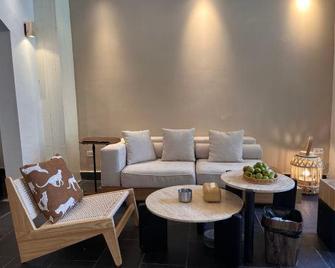 Little Chiengmai Inn (Yangshuo West Street) - Guilin - Living room