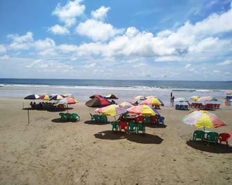 Dream House Guest House & Restaurant - Ngwesaung - Praia