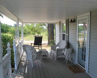 Heart of the Seneca Lake Wine Trail - Hector - Patio