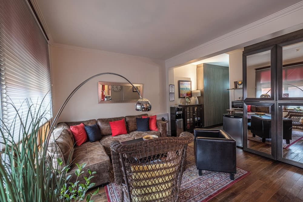 Petit Hôtel - Café Krieghoff - קוויבק סיטי - סלון