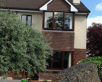 The Willows Townhouse Is A Beautifully Presented Property In Central Tralee - Tralee - Edificio