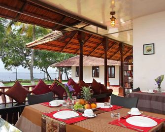 Saro Lake County - Kumarakom