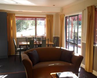 Alpine Springs Motel - Hanmer Springs - Living room
