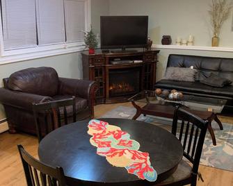 Turnagain inn - Anchorage - Living room