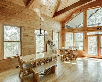 Deluxe Cabin For Groups Near Helen w Hot Tub - Cornelia - Їдальня