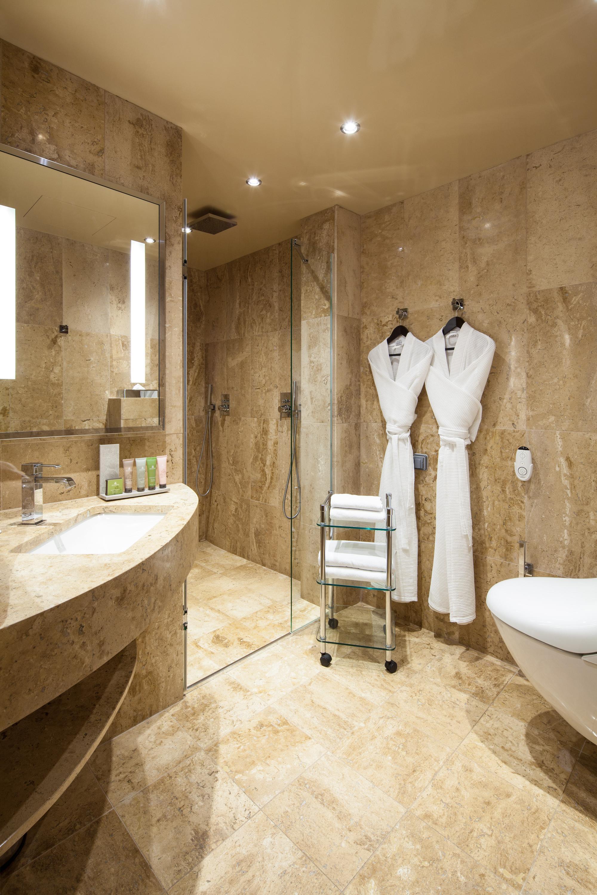 B Montmartre from $121. Paris Hotel Deals & Reviews - KAYAK
