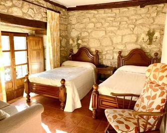 Hotel Tres Coronas de Silos - Santo Domingo de Silos - Bedroom