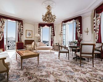Hotel du Palais Biarritz - in the Unbound Collection by Hyatt - ביאריץ - סלון