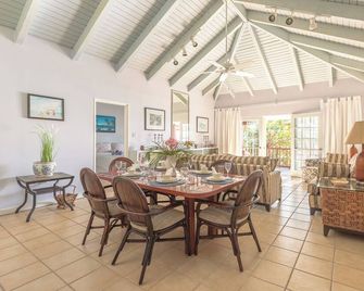 Oceanfront 3 Bedroom Signature Villa - Freshwater Pond - Comedor
