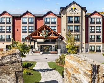 Microtel Inn & Suites by Wyndham Mont Tremblant - Mont-Tremblant - Building