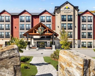 Microtel Inn & Suites by Wyndham Mont Tremblant - מון טרמבלאן - בניין