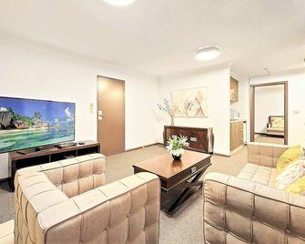 Eltham Gateway Hotel - Melbourne - Living room