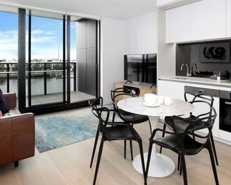 Orange Stay At Collins Wharf - Melbourne - Dining room