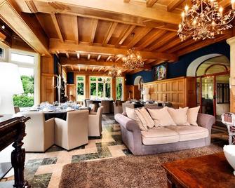 Magnificent luxury chateau in vast park like garden with sauna and bubble bath s - Chiny - Lounge