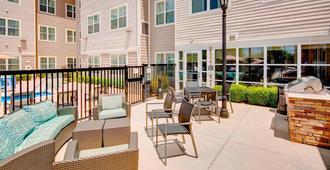 Residence Inn by Marriott Roanoke Airport - Roanoke - Patio