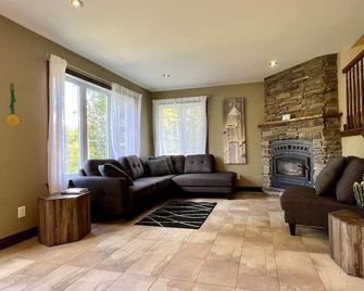 Le Rivat - Chalet 12 places + 2 pour enfants - Saint-Gabriel-de-Valcartier - Salon