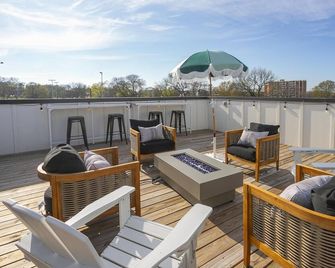 Bluegrass Bungalow 2 | Parkside Views | Nashville Vibes - Pleasant View - Balcón