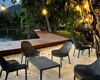 Tahiti Iti - Bungalow Rahiti - Teahupoo - Patio