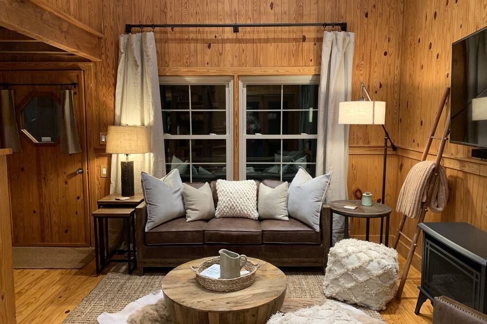 Remodeled Cabin near DeSoto State Park & Mentone - Fort Payne - Huiskamer