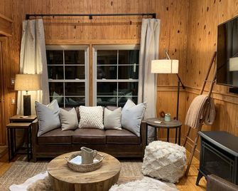Remodeled Cabin near DeSoto State Park & Mentone - Fort Payne - Huiskamer