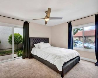 Serene Lake Retreat - Westlake Village - Slaapkamer
